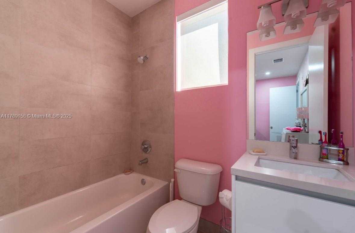 Small Image of 9791 NORTH WEST 75TH ST, Doral Number 23