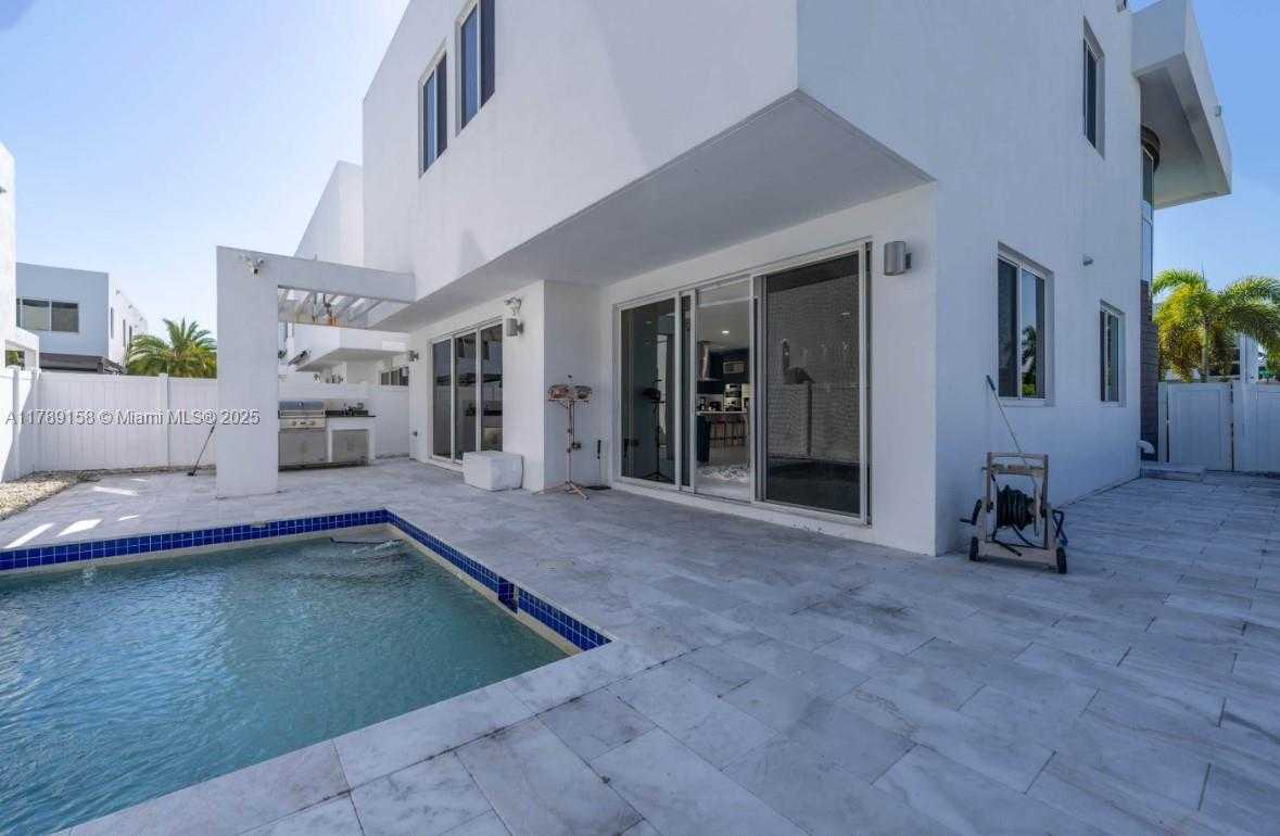 Small Image of 9791 NORTH WEST 75TH ST, Doral Number 26