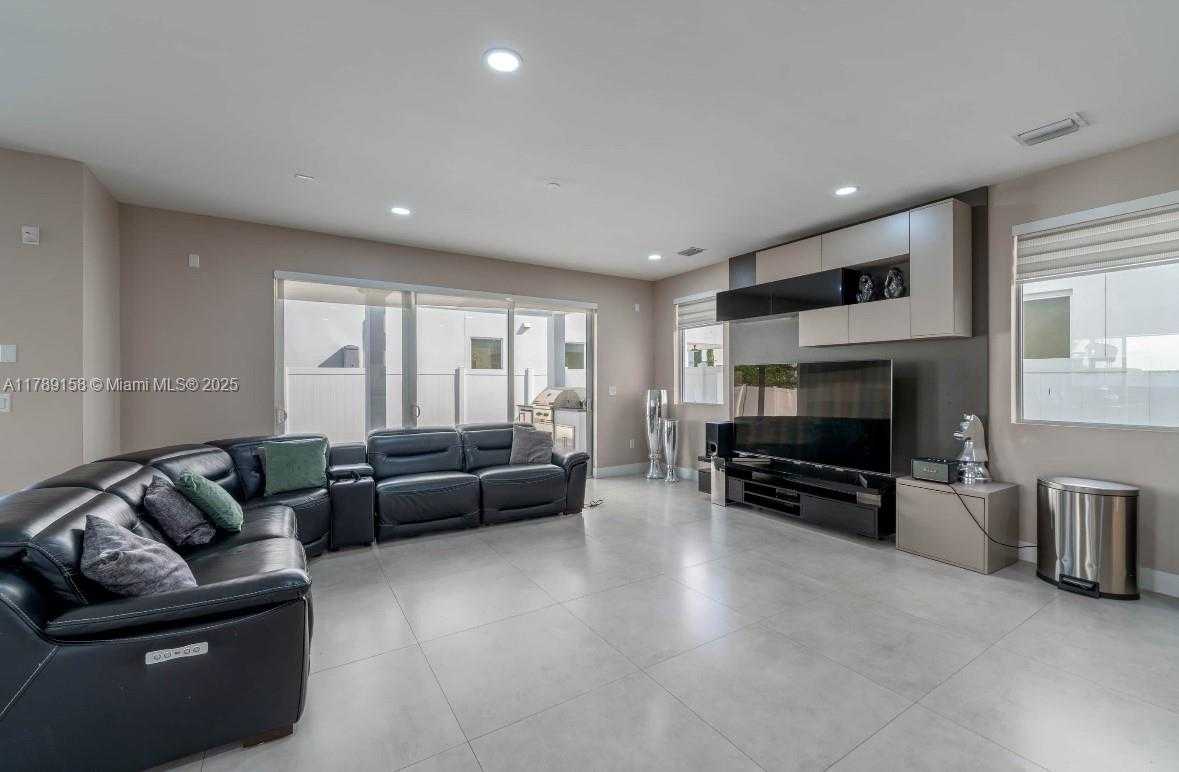 Small Image of 9791 NORTH WEST 75TH ST, Doral Number 8