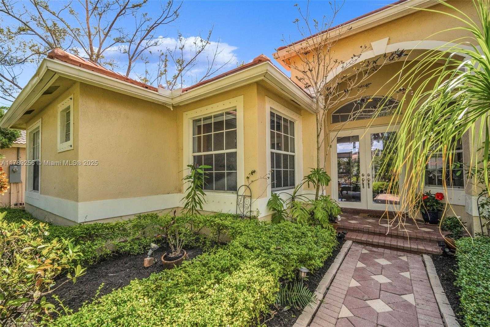 Small Image of 3739 OAK RIDGE CIR, Weston Number 12