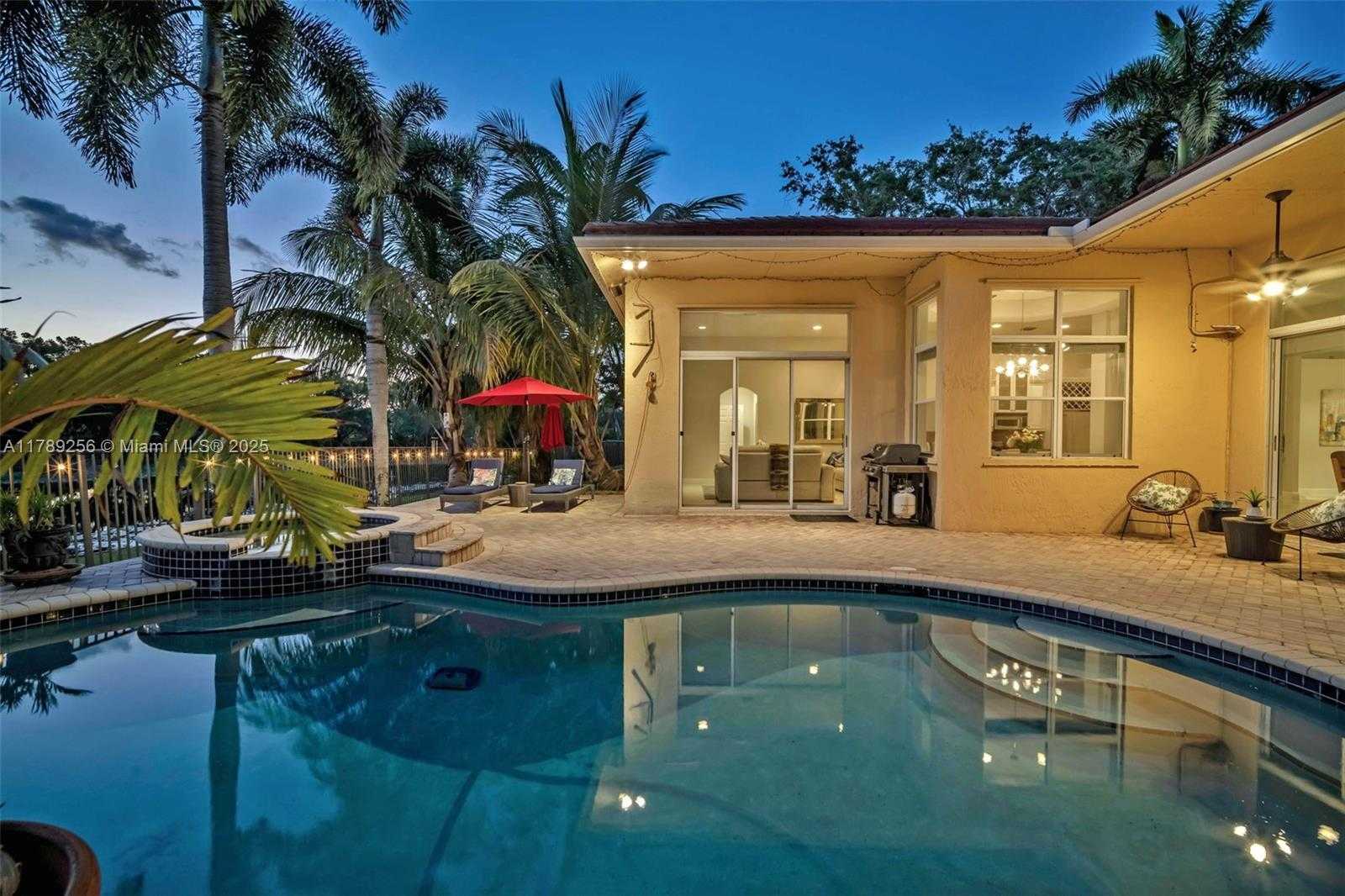 Small Image of 3739 OAK RIDGE CIR, Weston Number 15