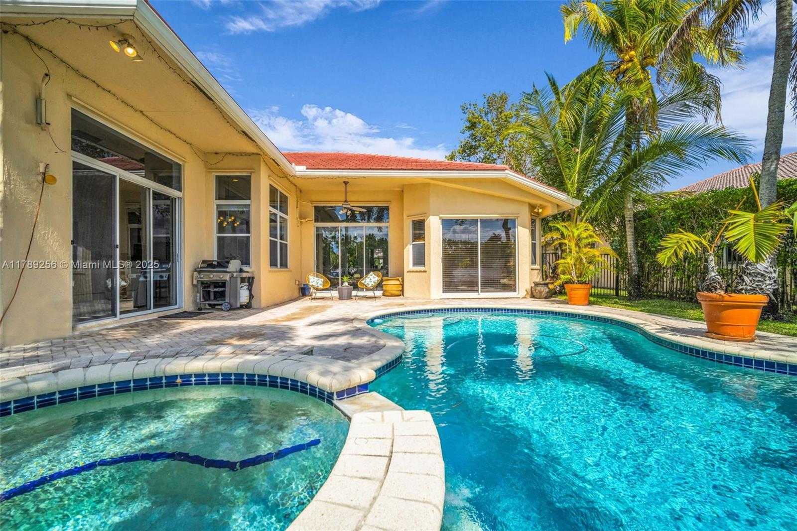 Small Image of 3739 OAK RIDGE CIR, Weston Number 18