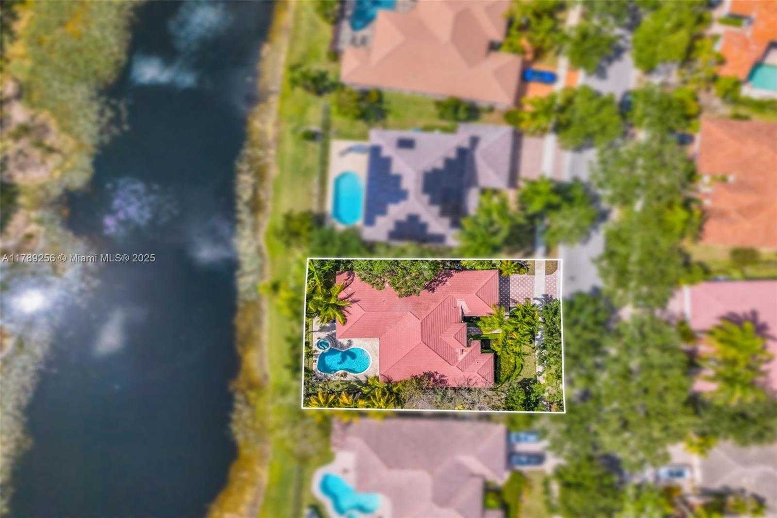 Small Image of 3739 OAK RIDGE CIR, Weston Number 2