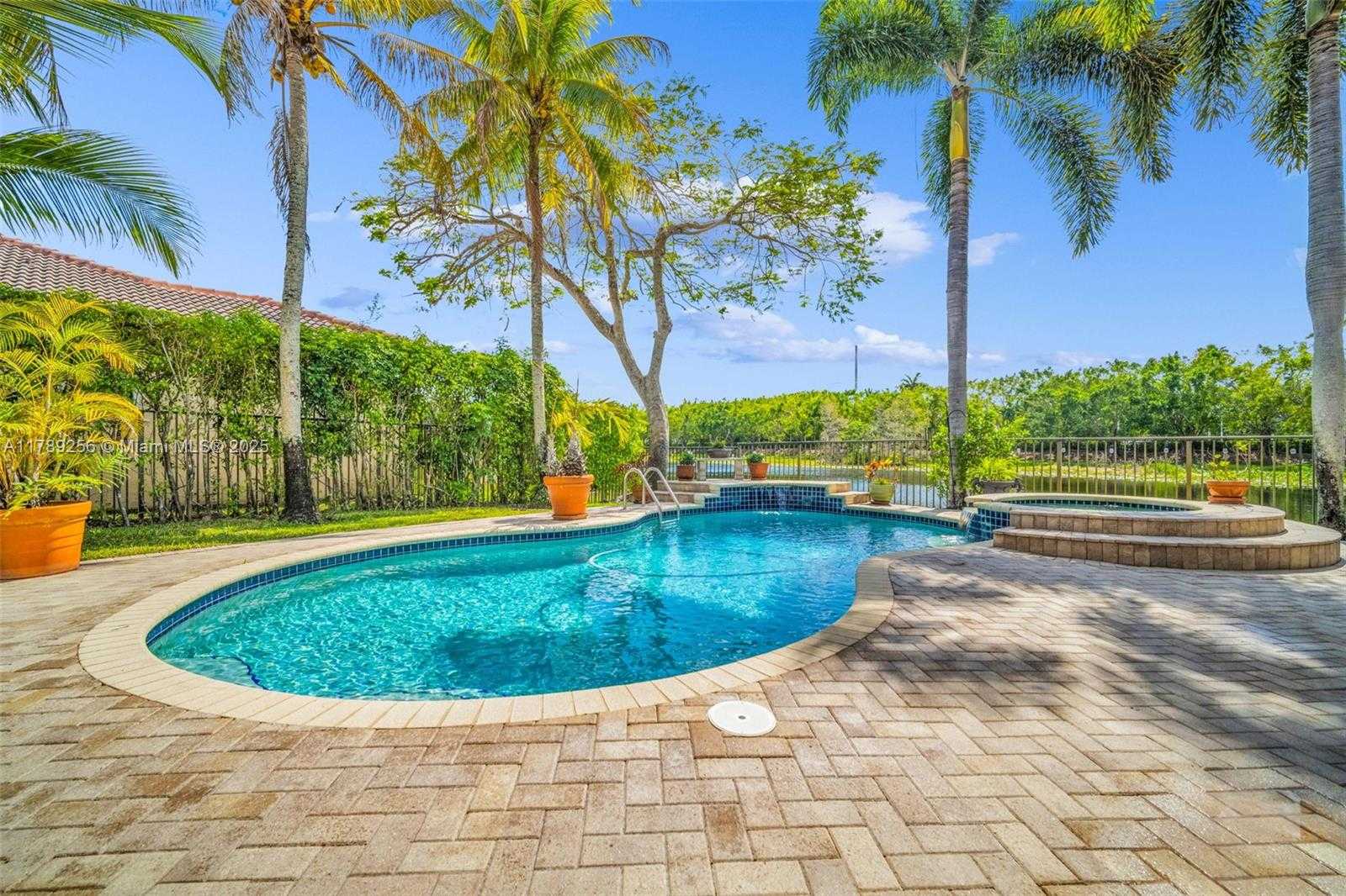 Small Image of 3739 OAK RIDGE CIR, Weston Number 21