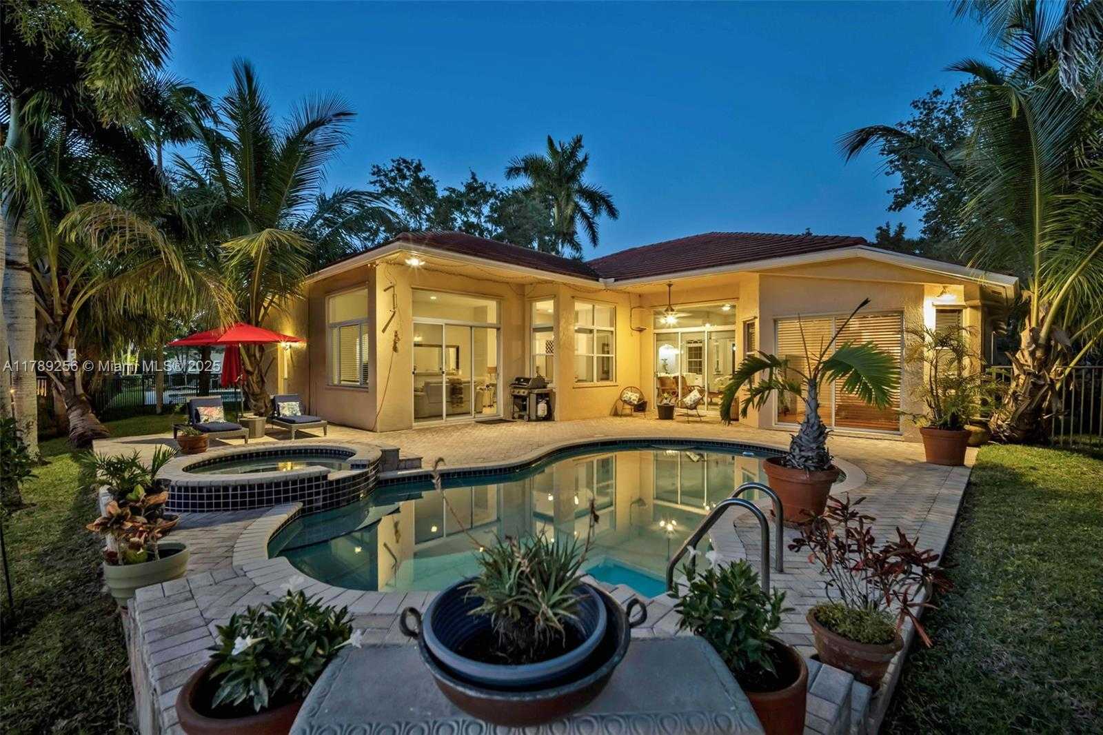 Small Image of 3739 OAK RIDGE CIR, Weston Number 22