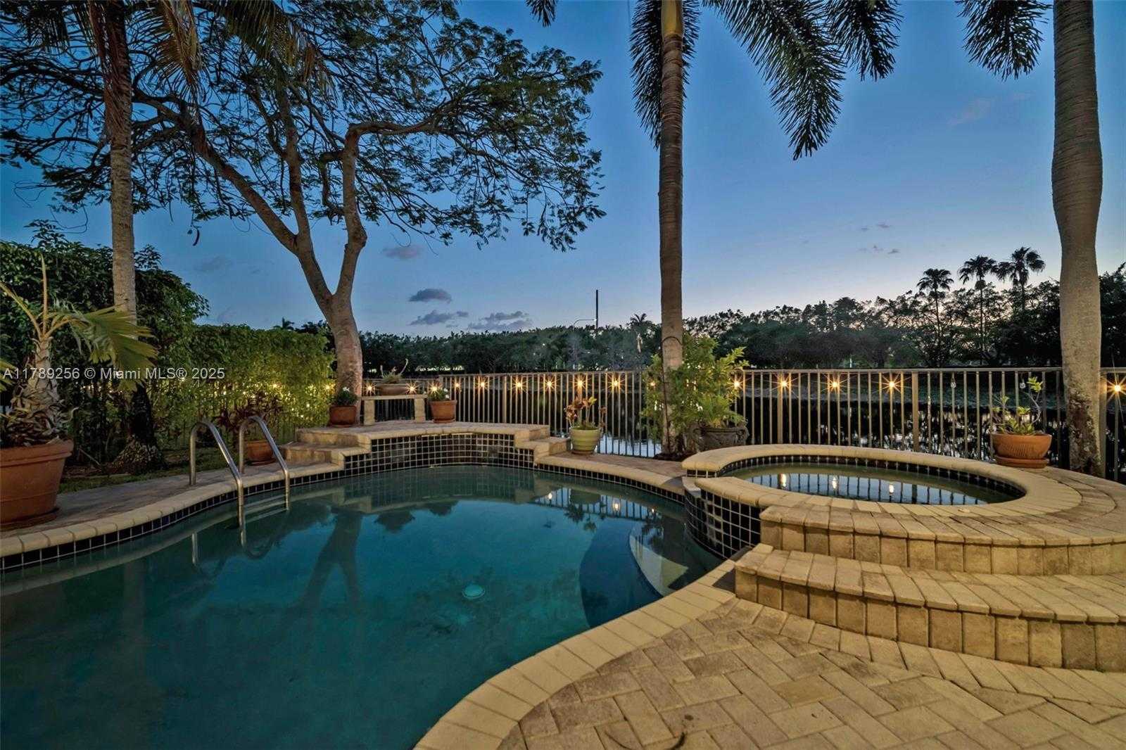 Small Image of 3739 OAK RIDGE CIR, Weston Number 23