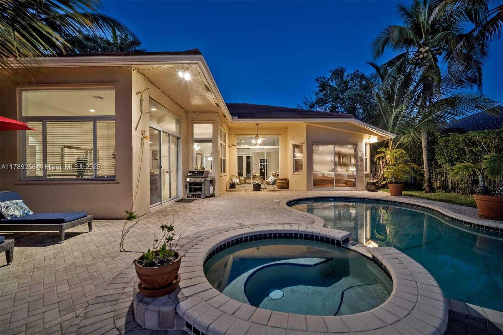 Small Image of 3739 OAK RIDGE CIR, Weston Number 24