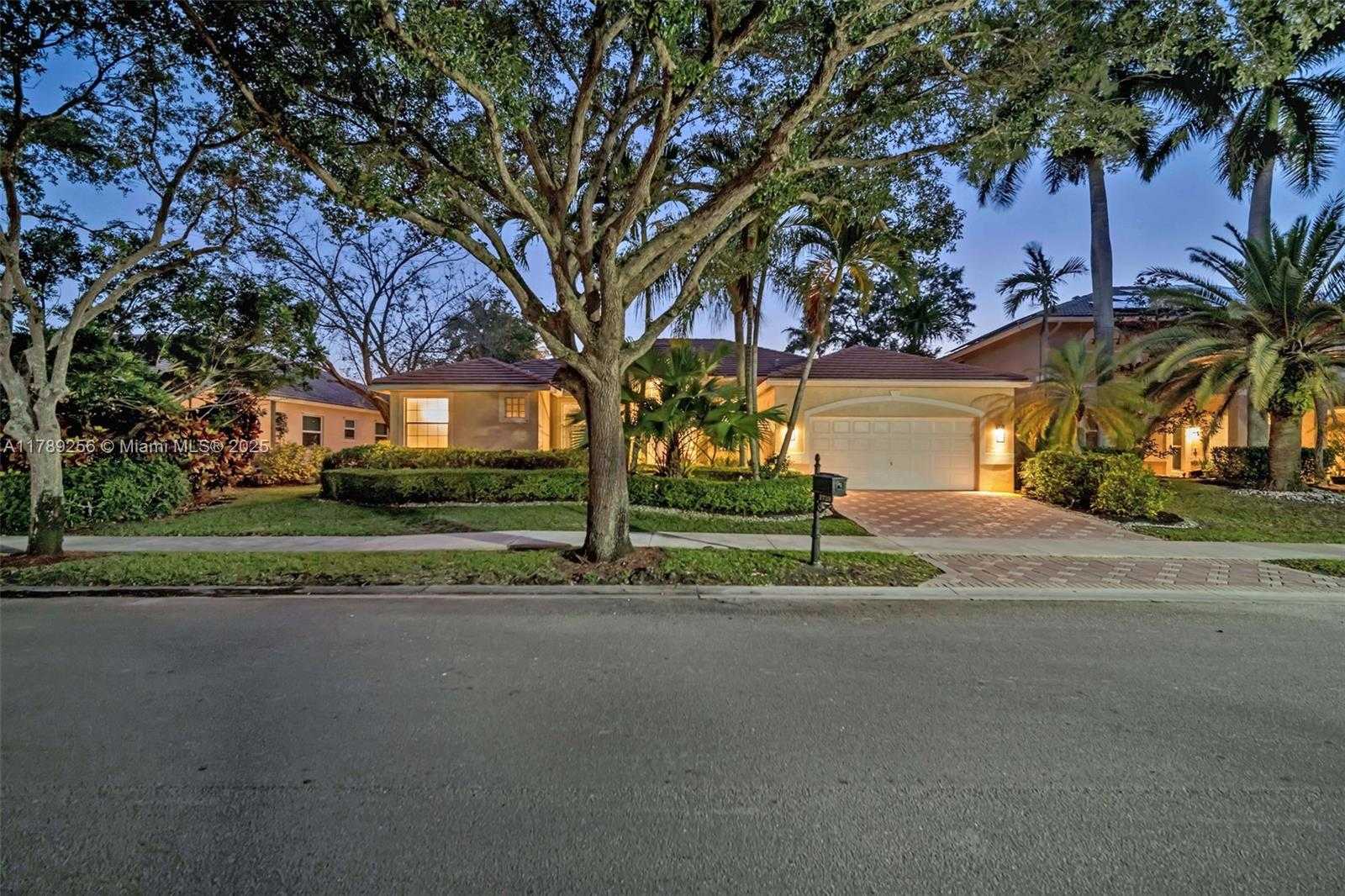 Small Image of 3739 OAK RIDGE CIR, Weston Number 25