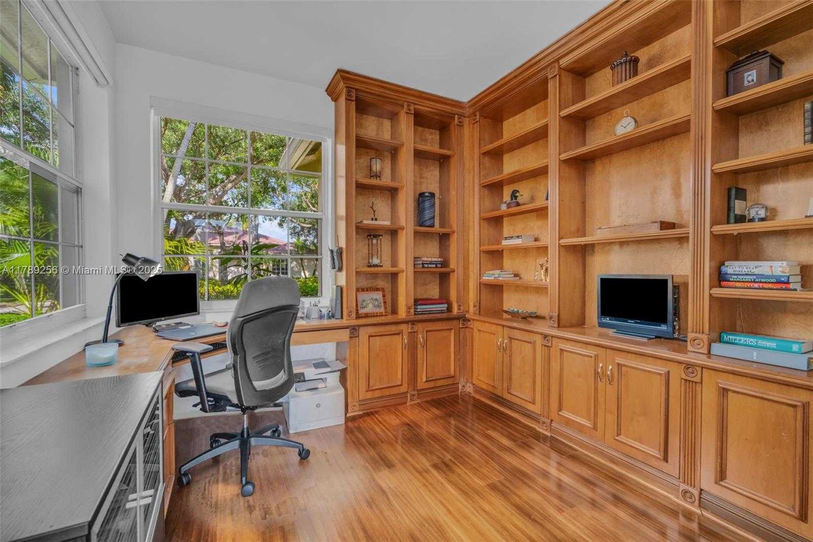 Small Image of 3739 OAK RIDGE CIR, Weston Number 31