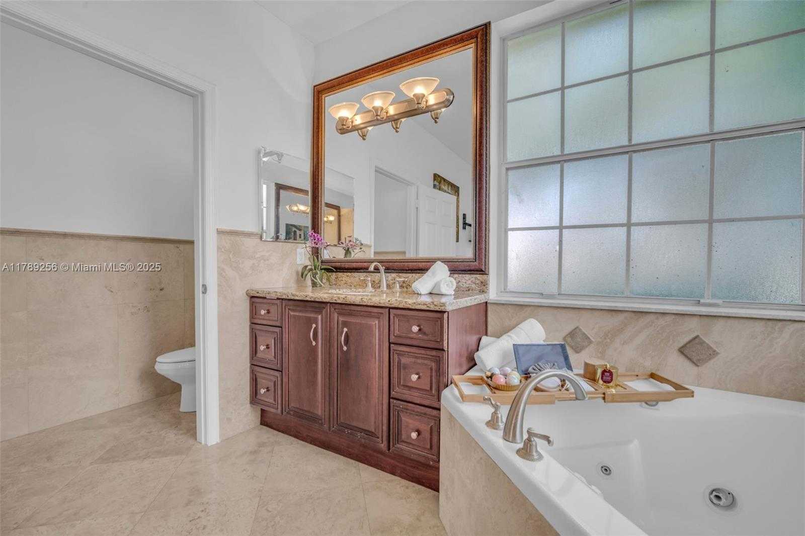 Small Image of 3739 OAK RIDGE CIR, Weston Number 38