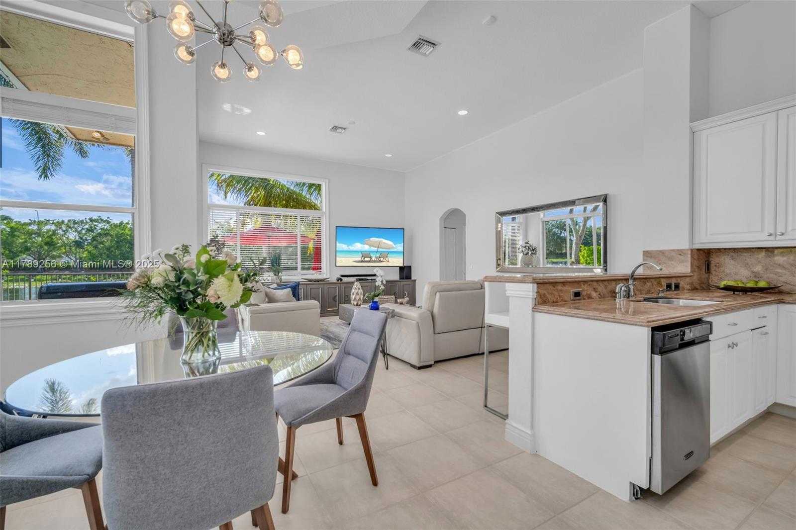 Small Image of 3739 OAK RIDGE CIR, Weston Number 40