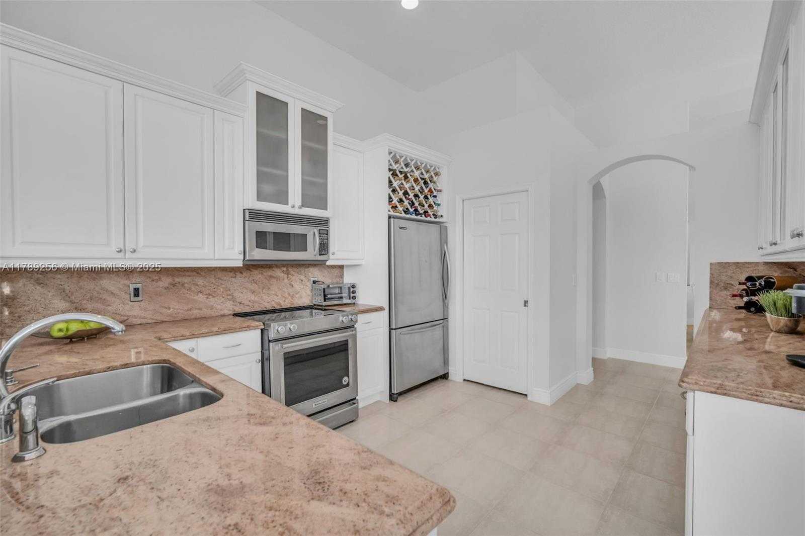 Small Image of 3739 OAK RIDGE CIR, Weston Number 41
