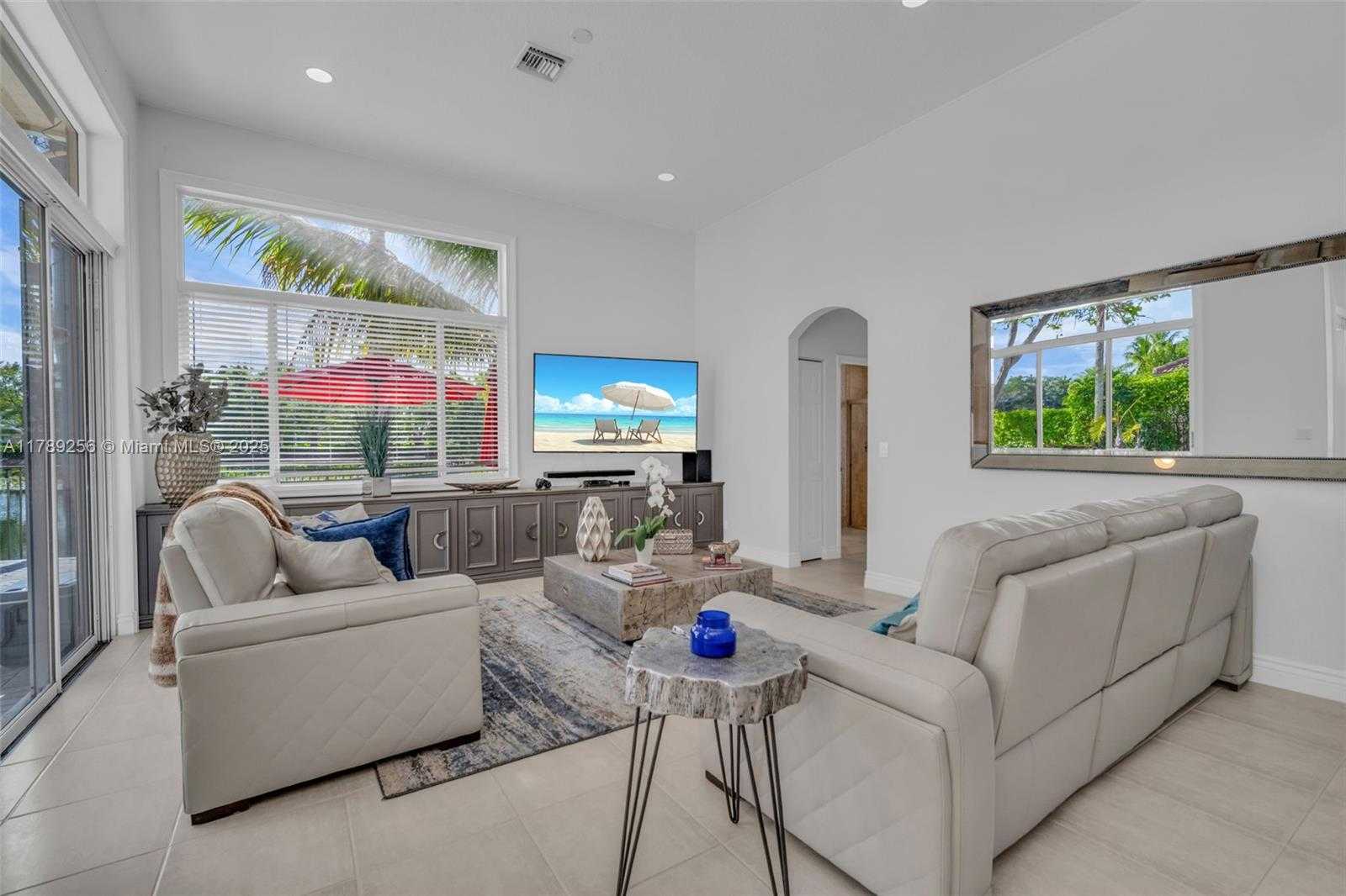 Small Image of 3739 OAK RIDGE CIR, Weston Number 46