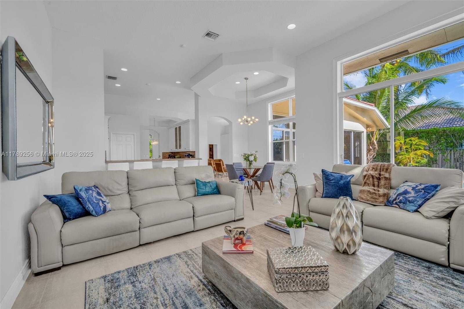 Small Image of 3739 OAK RIDGE CIR, Weston Number 47