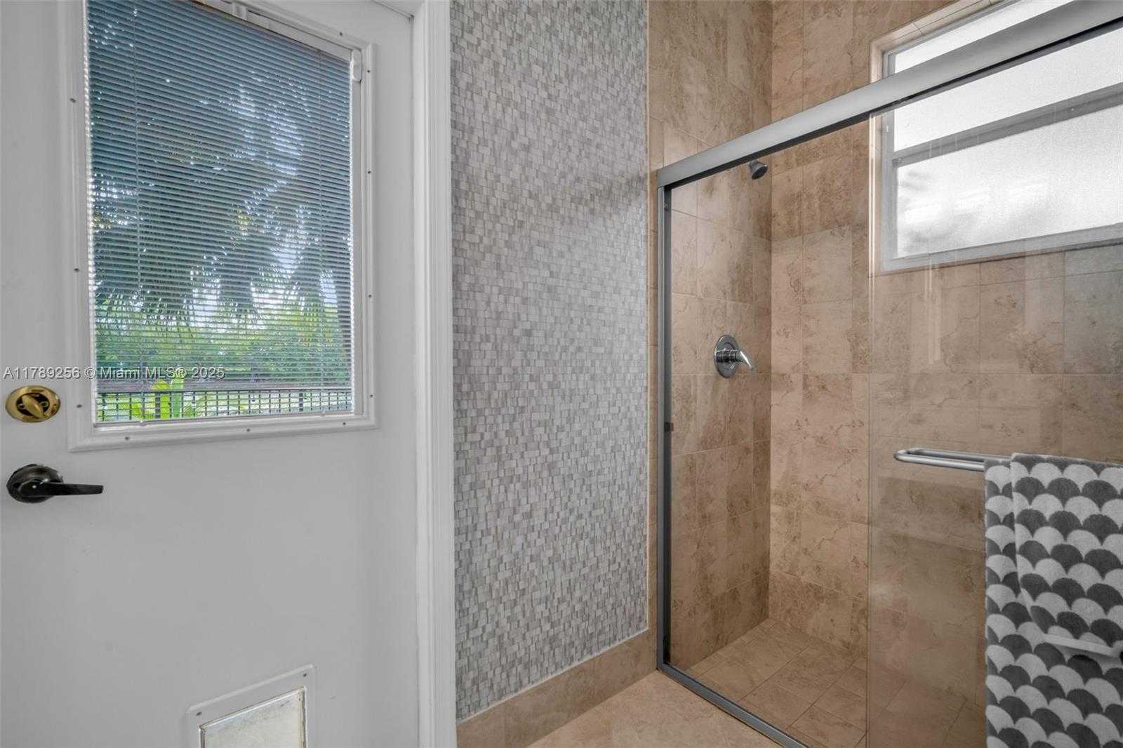 Small Image of 3739 OAK RIDGE CIR, Weston Number 52