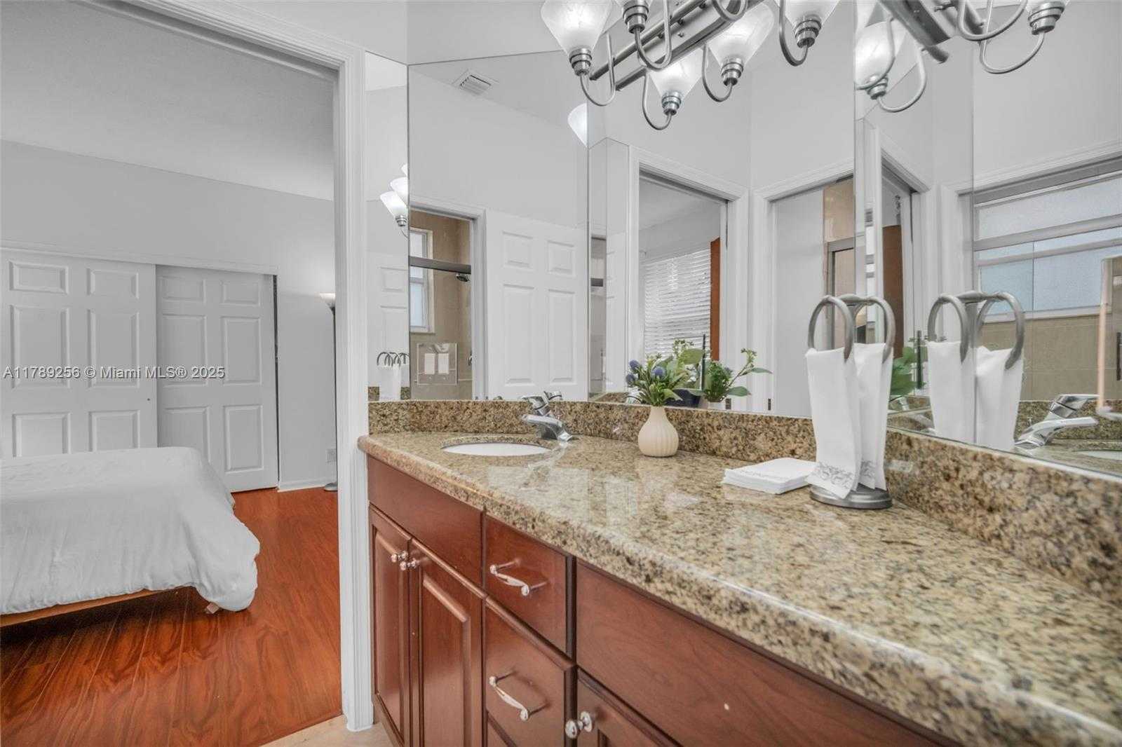 Small Image of 3739 OAK RIDGE CIR, Weston Number 53