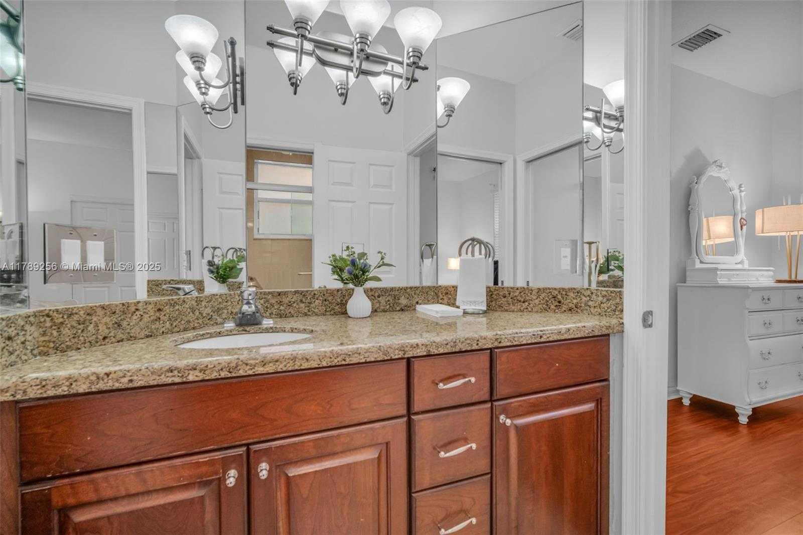 Small Image of 3739 OAK RIDGE CIR, Weston Number 55