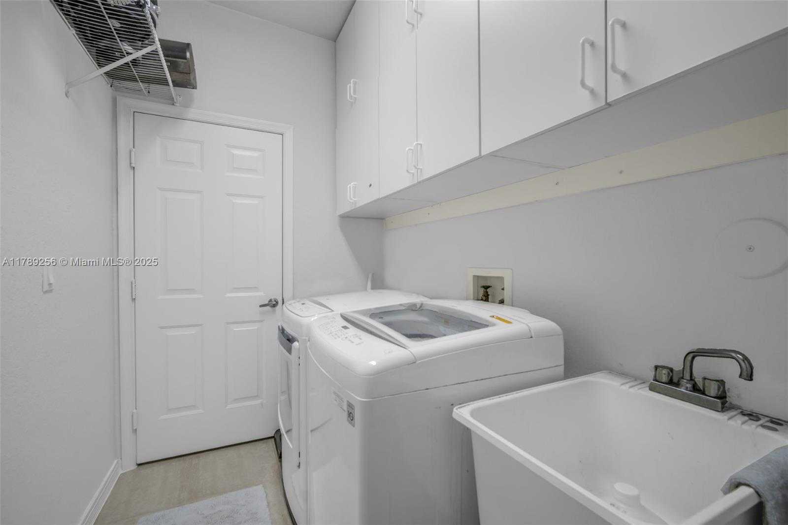 Small Image of 3739 OAK RIDGE CIR, Weston Number 58