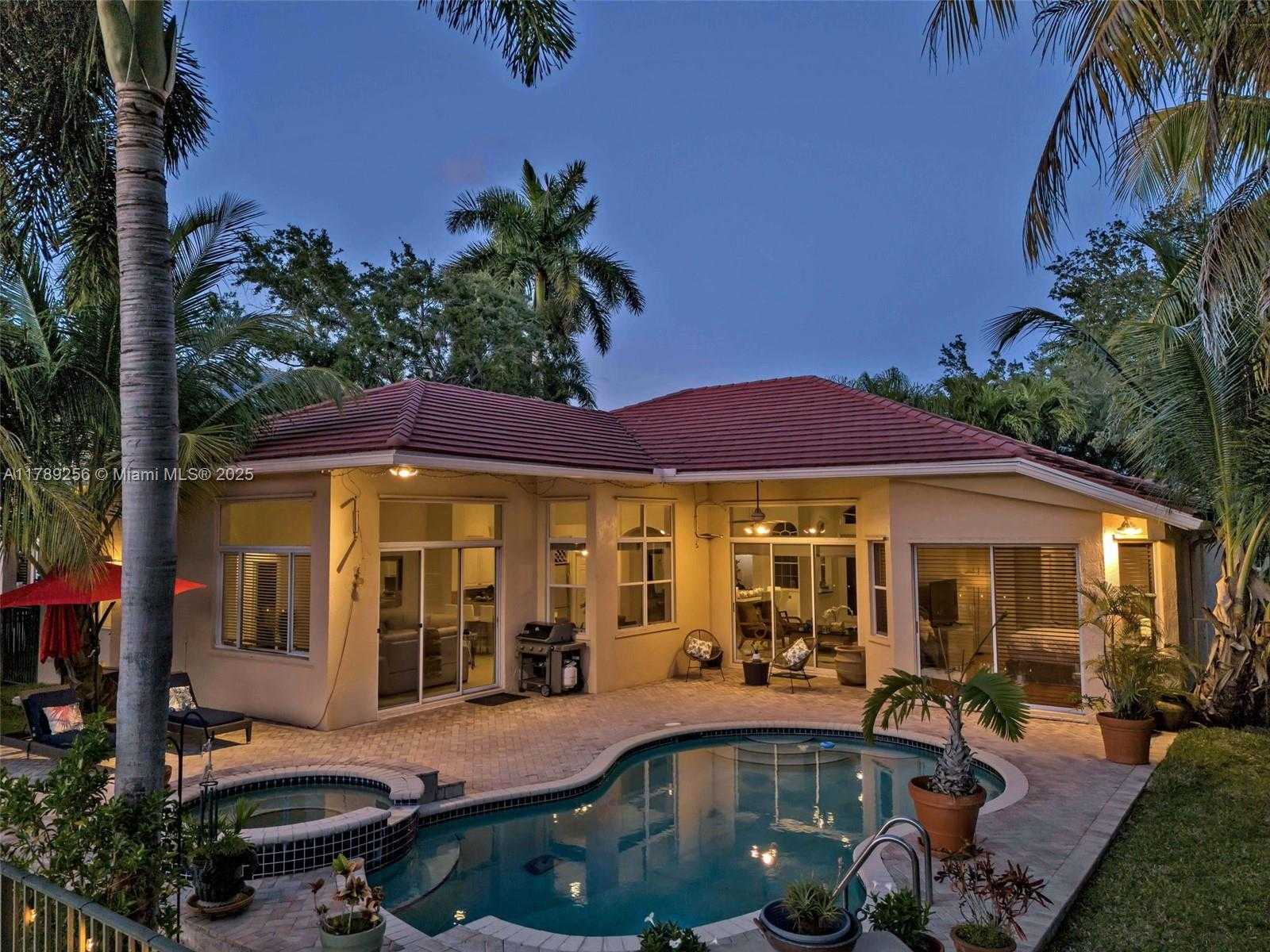 Small Image of 3739 OAK RIDGE CIR, Weston Number 62