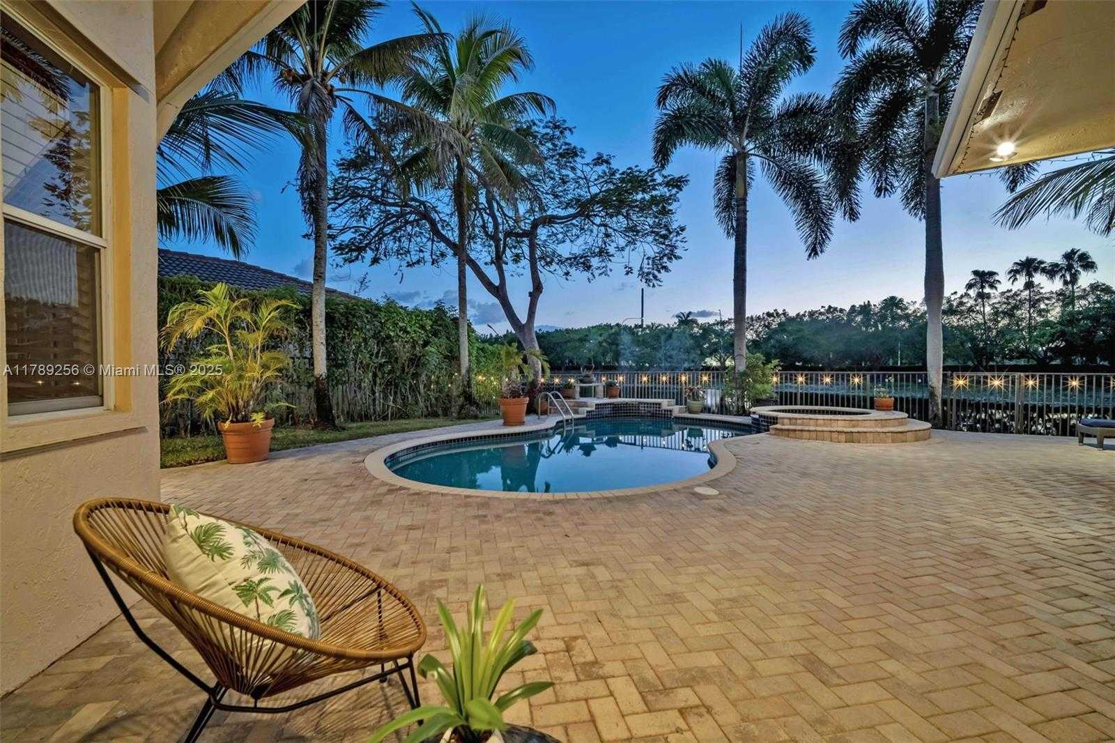 Small Image of 3739 OAK RIDGE CIR, Weston Number 63