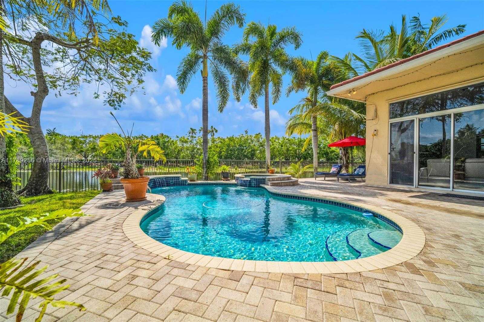 Small Image of 3739 OAK RIDGE CIR, Weston Number 64
