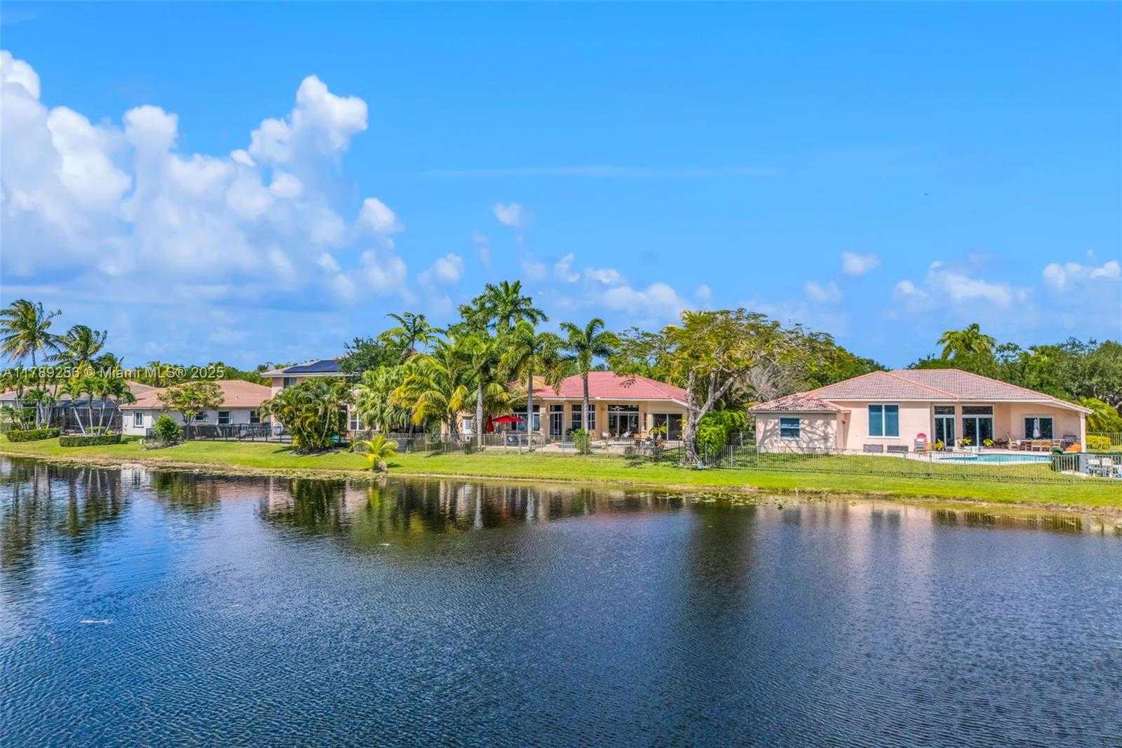 Small Image of 3739 OAK RIDGE CIR, Weston Number 7