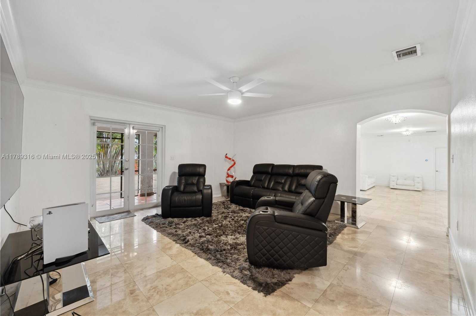 Small Image of 105 SOUTH ROYAL POINCIANA BLVD, Miami Springs Number 14