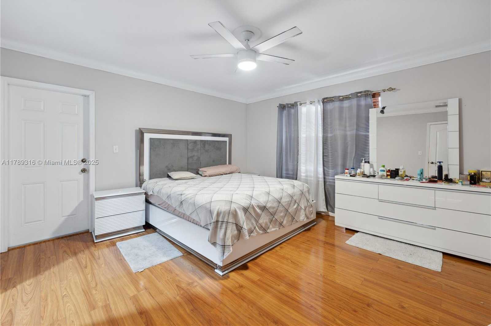 Small Image of 105 SOUTH ROYAL POINCIANA BLVD, Miami Springs Number 21