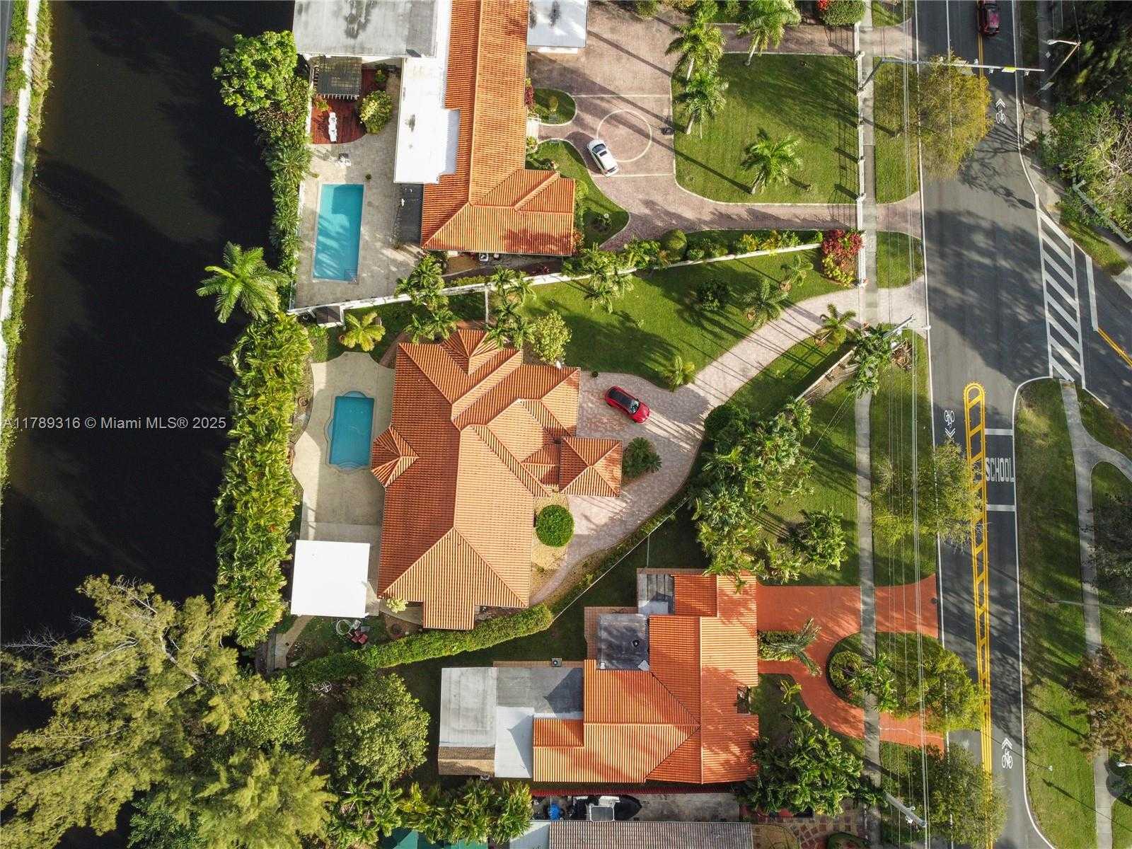 Small Image of 105 SOUTH ROYAL POINCIANA BLVD, Miami Springs Number 28