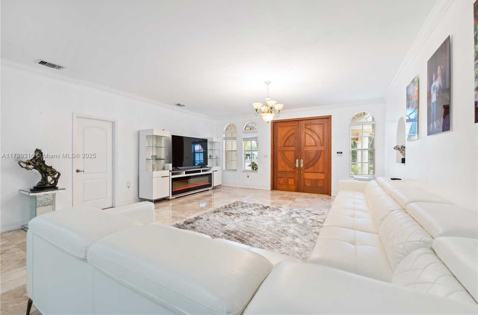 Small Image of 105 SOUTH ROYAL POINCIANA BLVD, Miami Springs Number 4