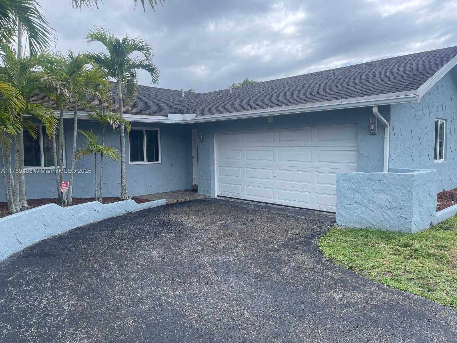 Small Image of 7522 SOUTH WEST 6TH ST, North Lauderdale Number 3