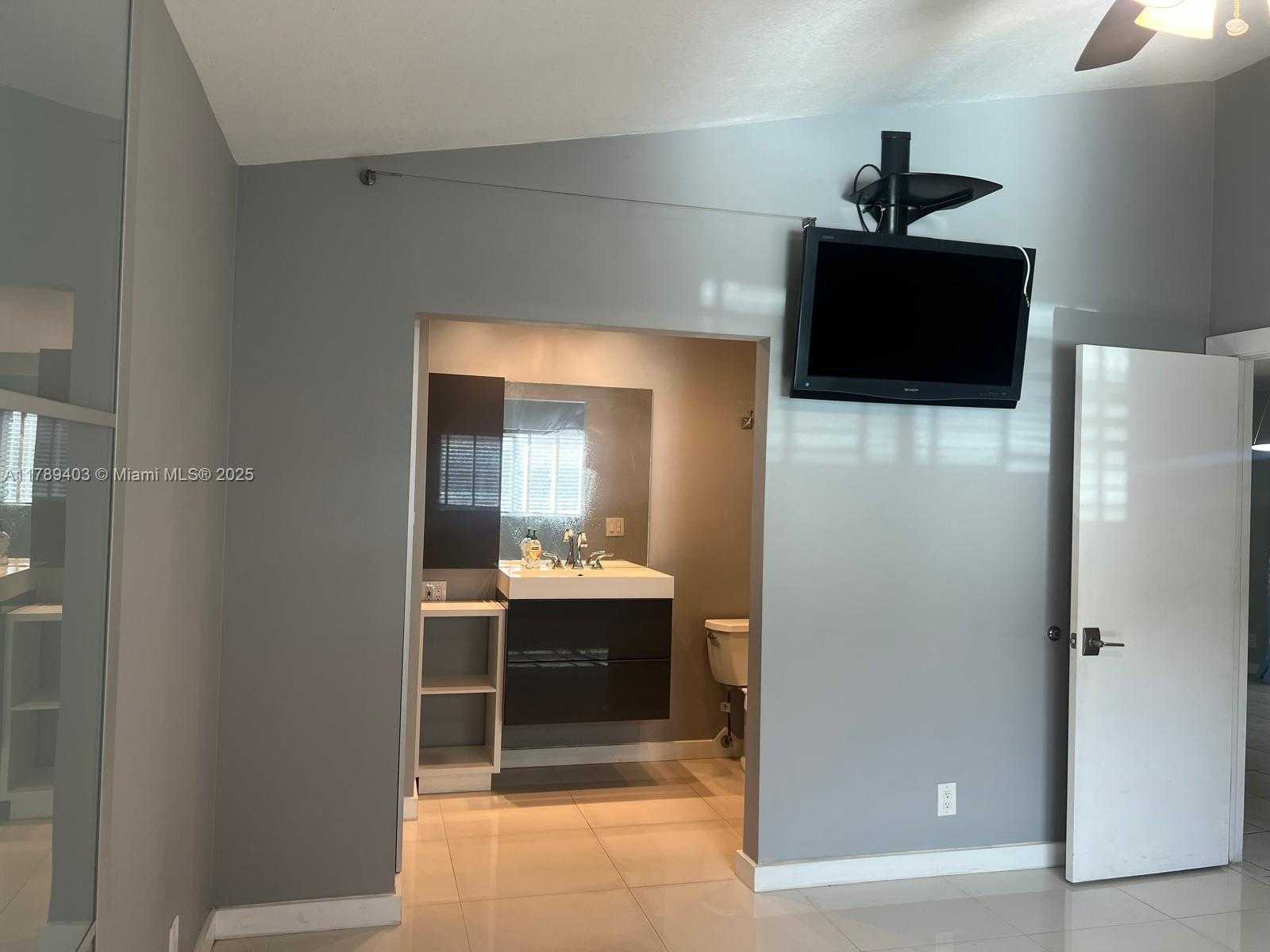 Small Image of 7522 SOUTH WEST 6TH ST, North Lauderdale Number 9