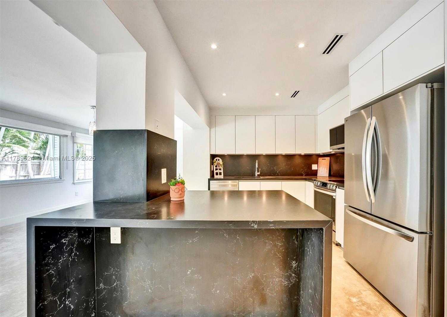 Small Image of 255 RIDGEWOOD RD, Key Biscayne Number 16