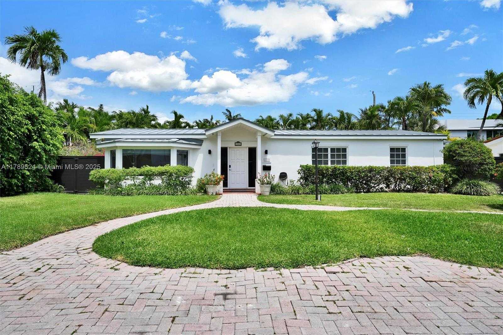 Small Image of 255 RIDGEWOOD RD, Key Biscayne Number 2