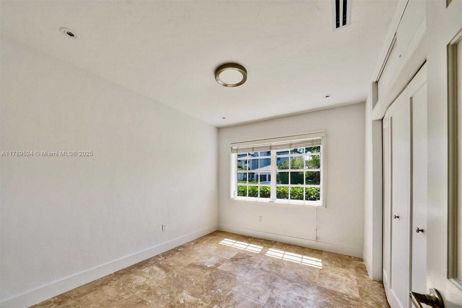 Small Image of 255 RIDGEWOOD RD, Key Biscayne Number 31
