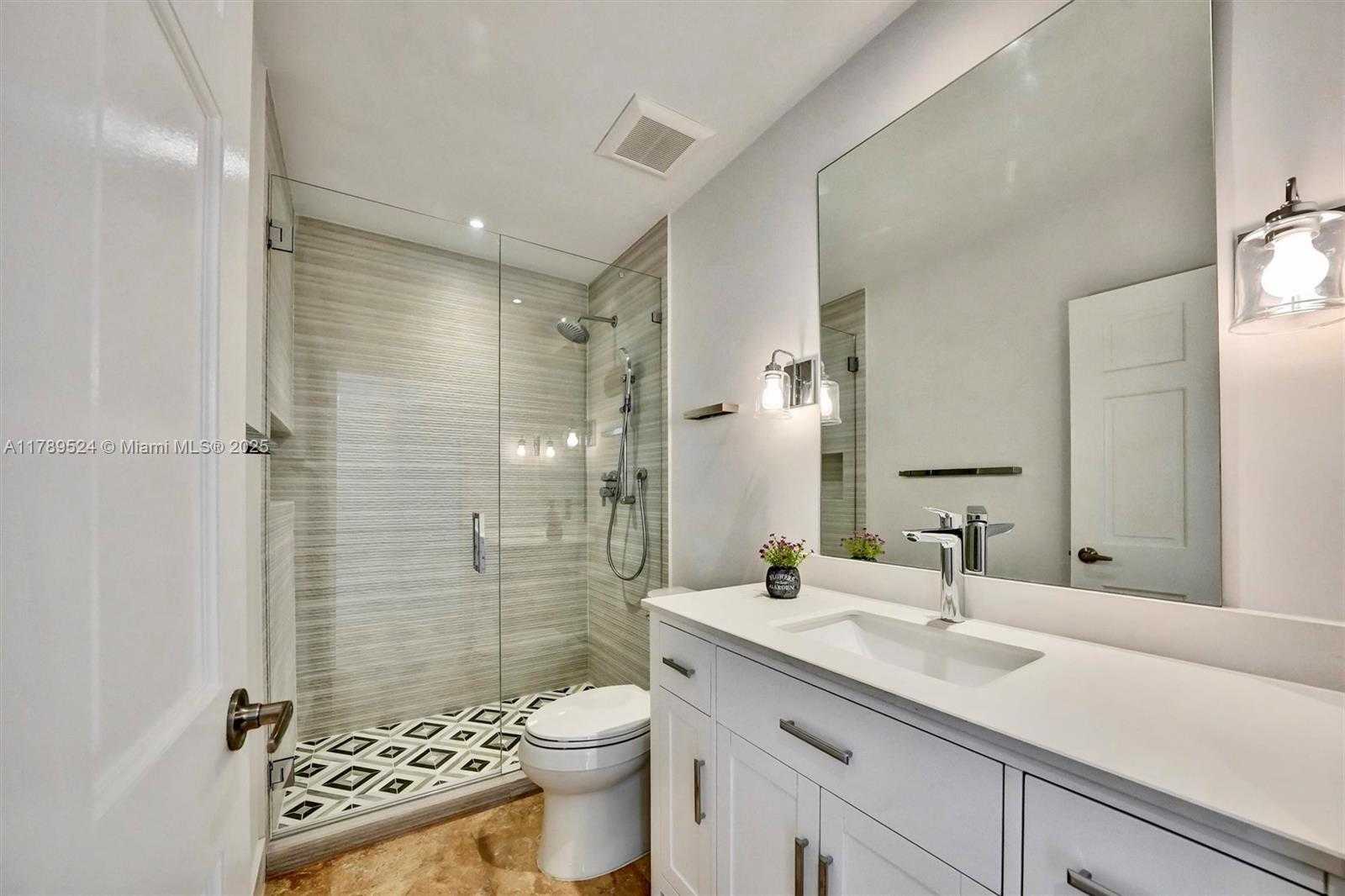 Small Image of 255 RIDGEWOOD RD, Key Biscayne Number 35