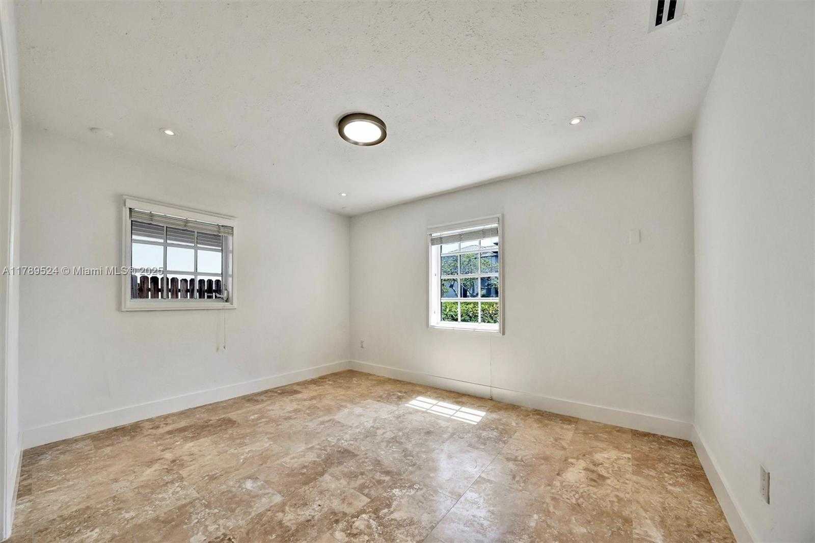 Small Image of 255 RIDGEWOOD RD, Key Biscayne Number 37