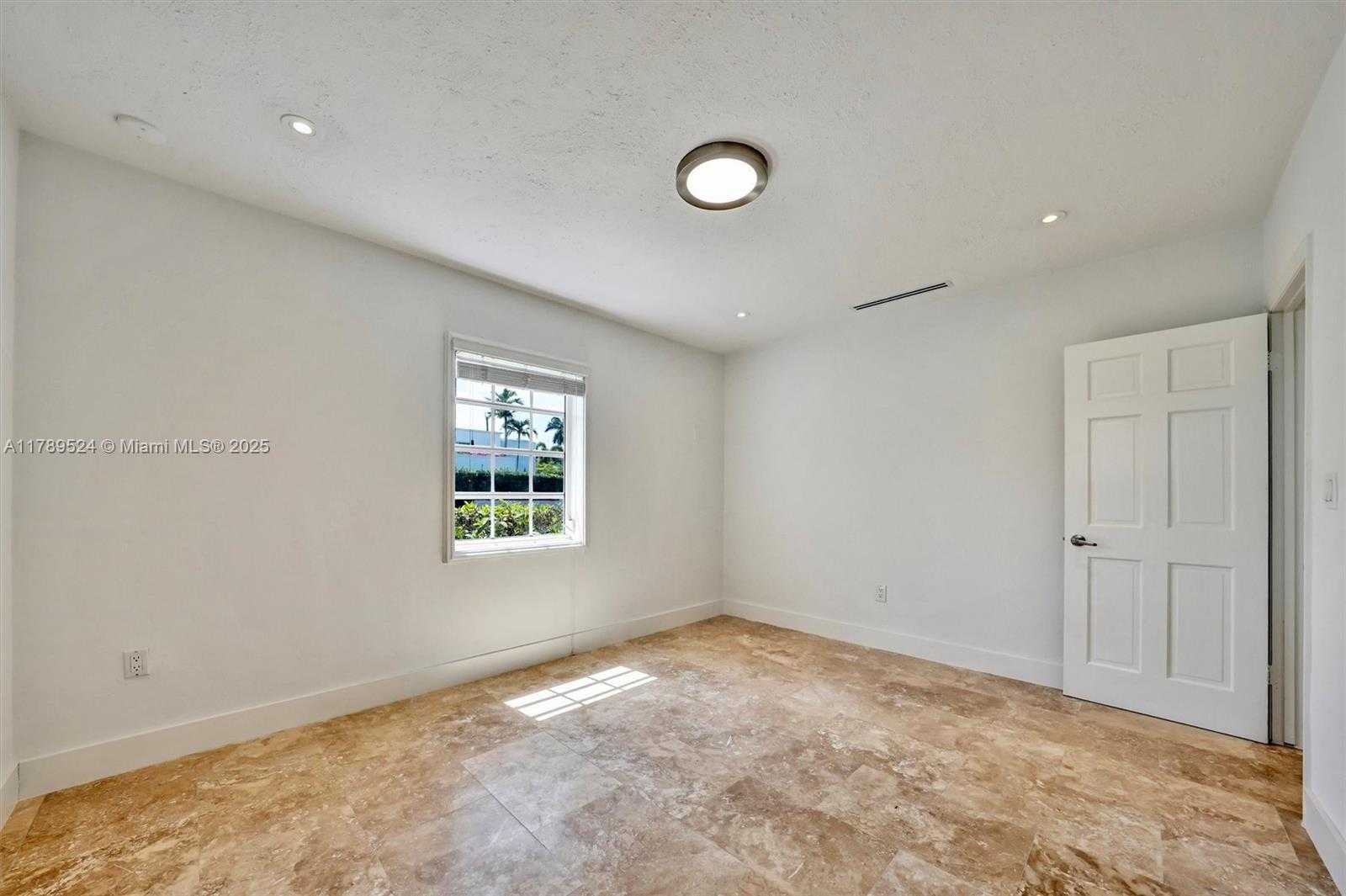 Small Image of 255 RIDGEWOOD RD, Key Biscayne Number 38