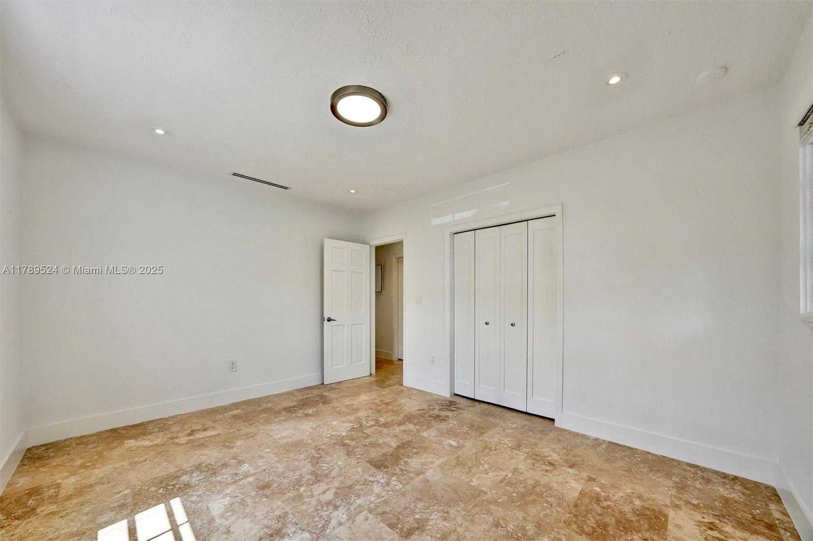 Small Image of 255 RIDGEWOOD RD, Key Biscayne Number 40