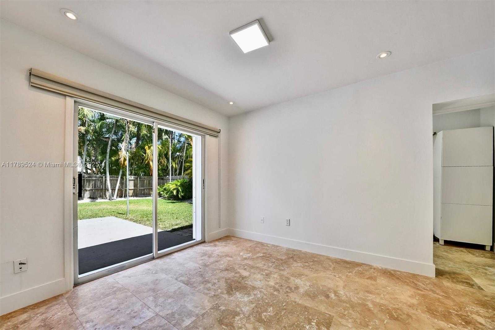 Small Image of 255 RIDGEWOOD RD, Key Biscayne Number 41