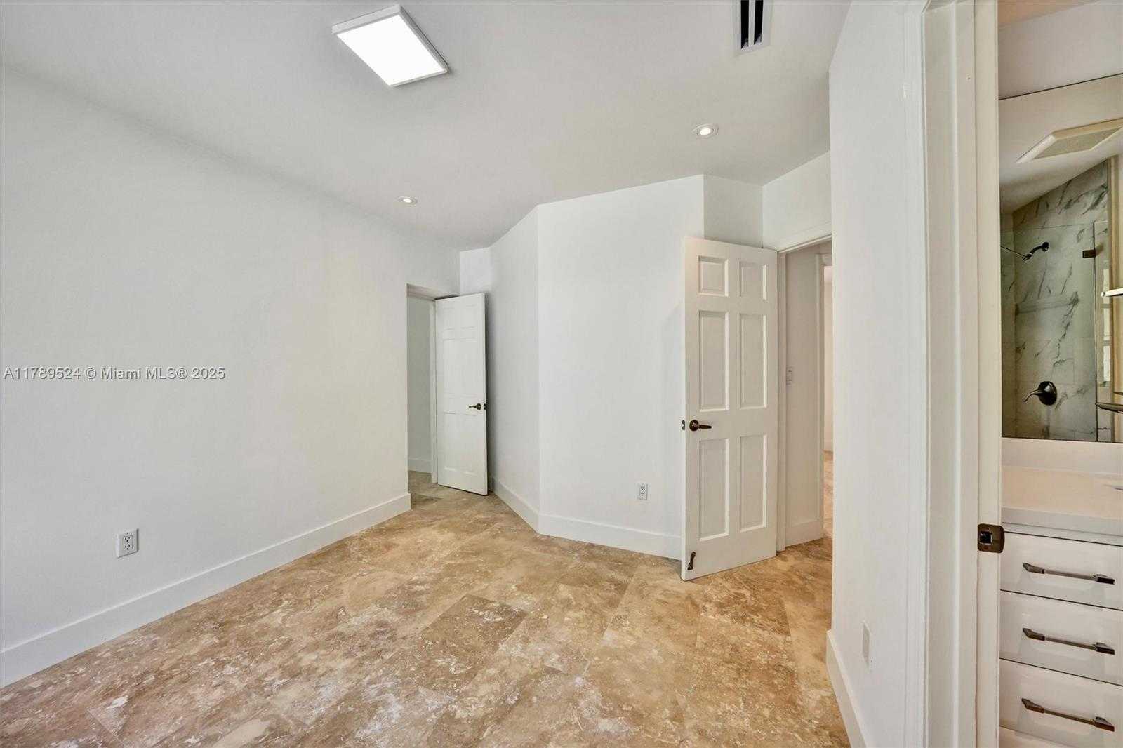 Small Image of 255 RIDGEWOOD RD, Key Biscayne Number 43