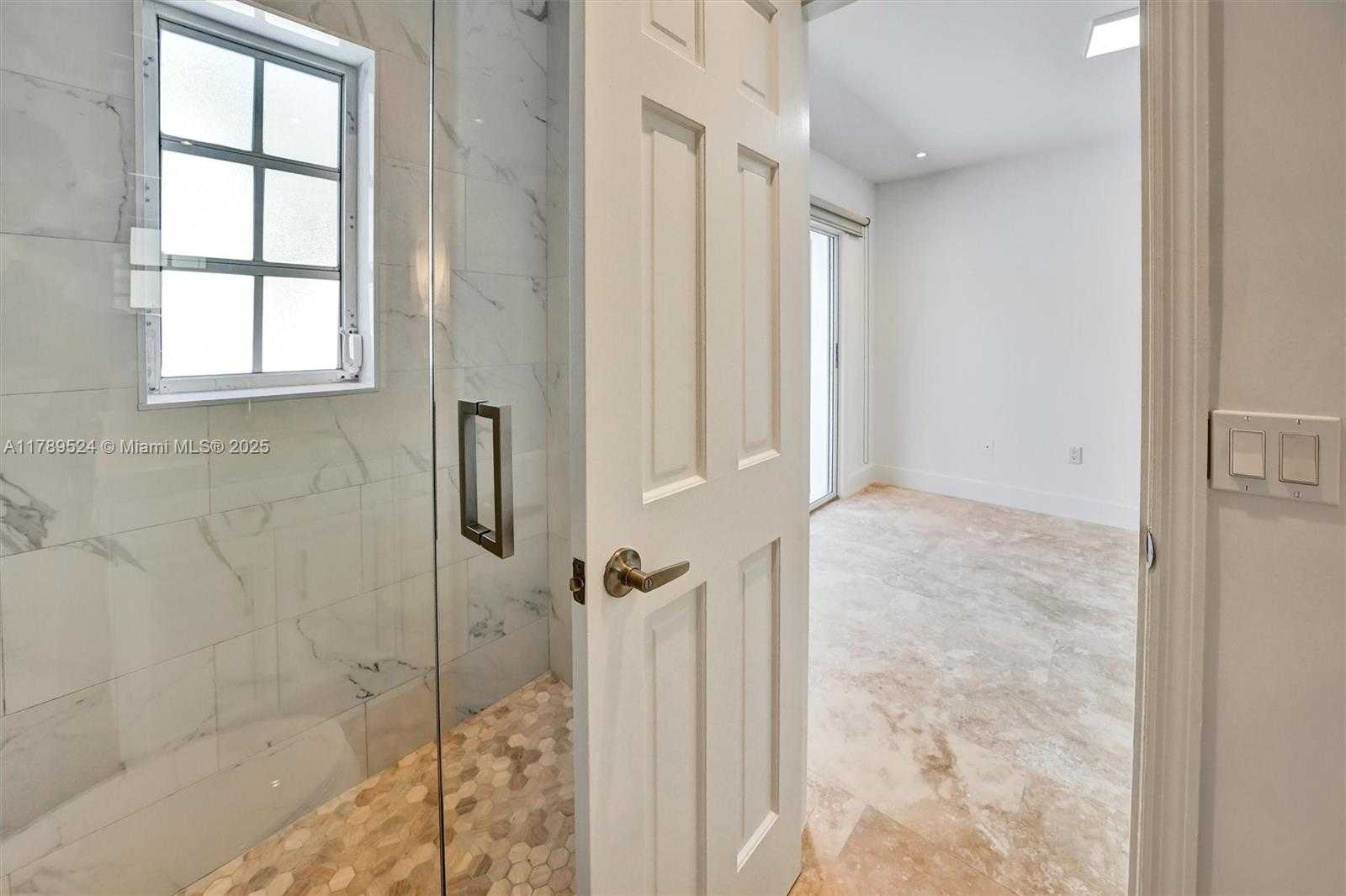Small Image of 255 RIDGEWOOD RD, Key Biscayne Number 45