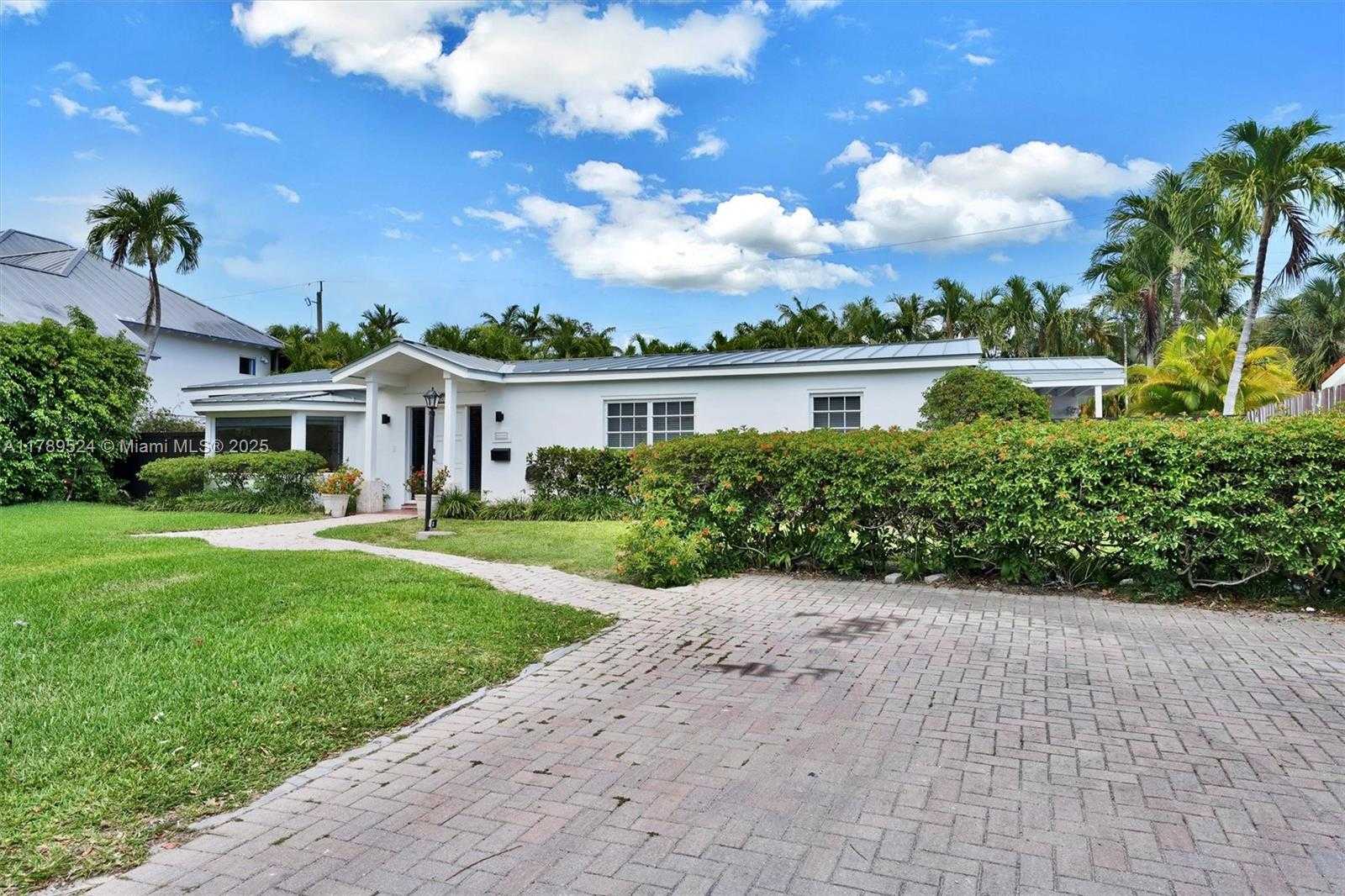 Small Image of 255 RIDGEWOOD RD, Key Biscayne Number 48