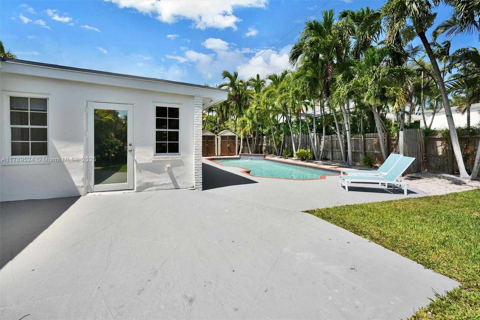 Small Image of 255 RIDGEWOOD RD, Key Biscayne Number 6