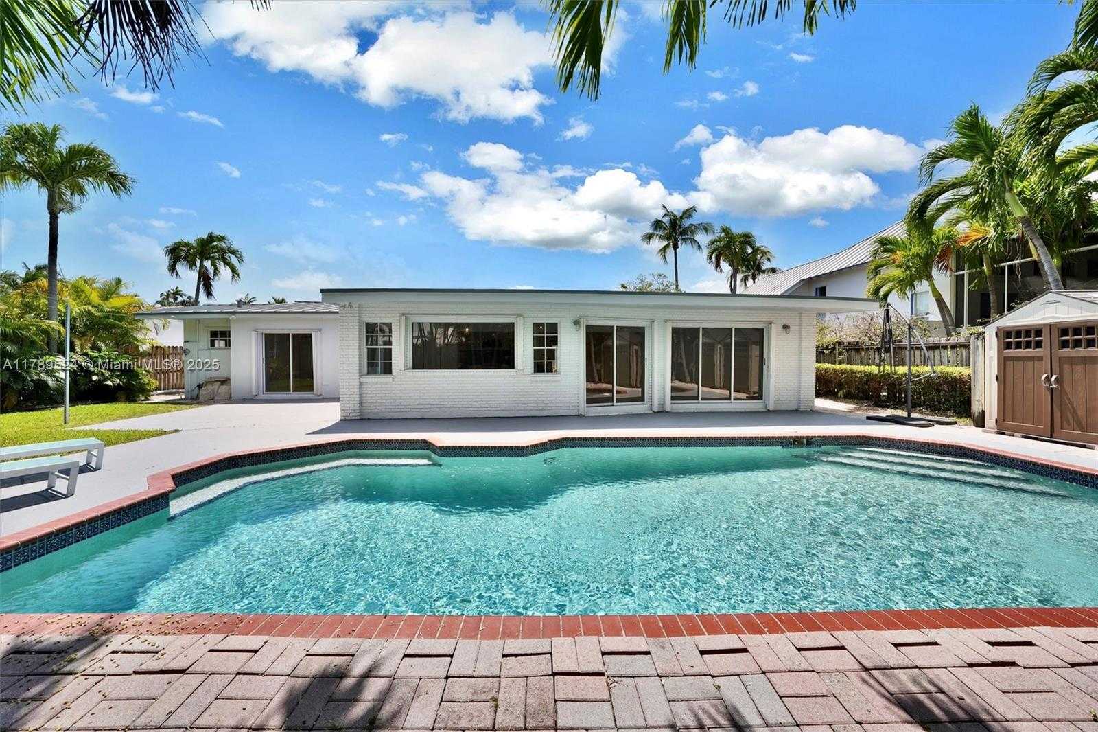 Small Image of 255 RIDGEWOOD RD, Key Biscayne Number 7