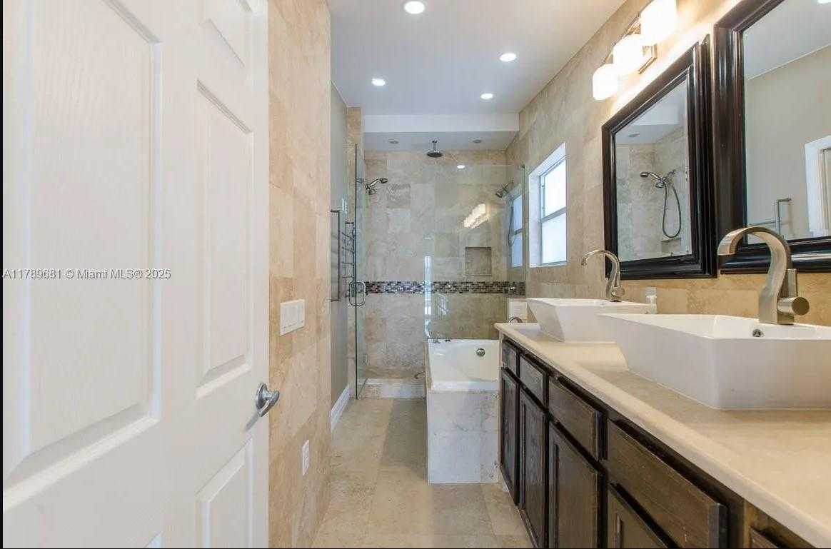 Small Image of 2543 MARATHON LN, Fort Lauderdale Number 13