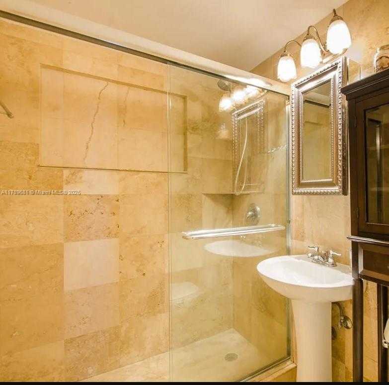 Small Image of 2543 MARATHON LN, Fort Lauderdale Number 20