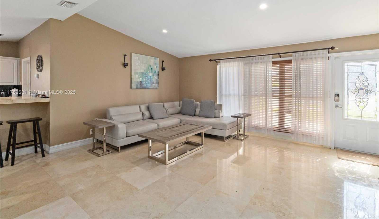 Small Image of 2543 MARATHON LN, Fort Lauderdale Number 3