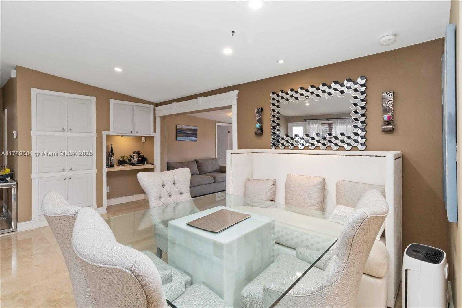 Small Image of 2543 MARATHON LN, Fort Lauderdale Number 6