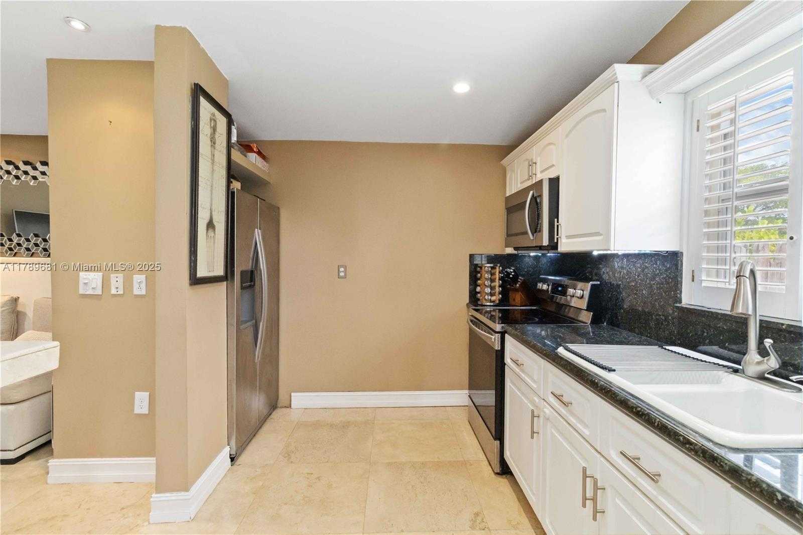 Small Image of 2543 MARATHON LN, Fort Lauderdale Number 8